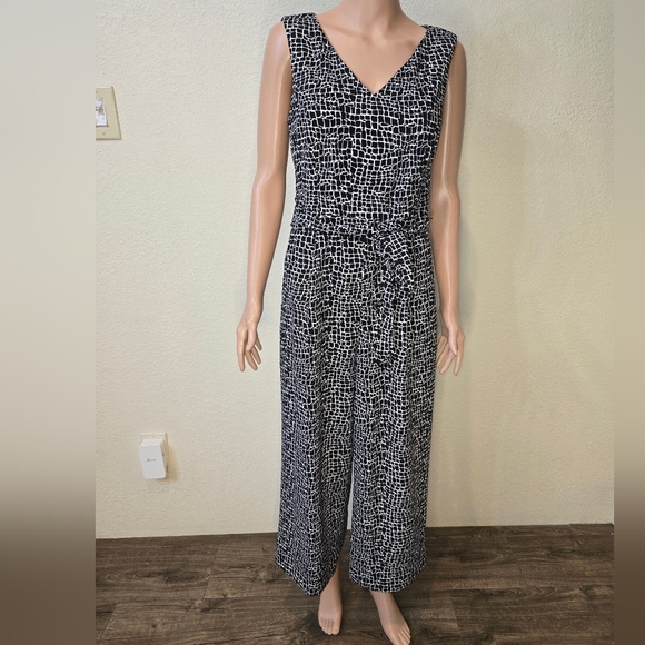 Calvin Klein 8 Womens Jumpsuit Black White Abstract animal  Print Wide Leg - Picture 2 of 12